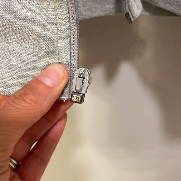 Nike woman’s gray zip up sweatshirt. But it doesn’t zip up - Picture 5 of 10